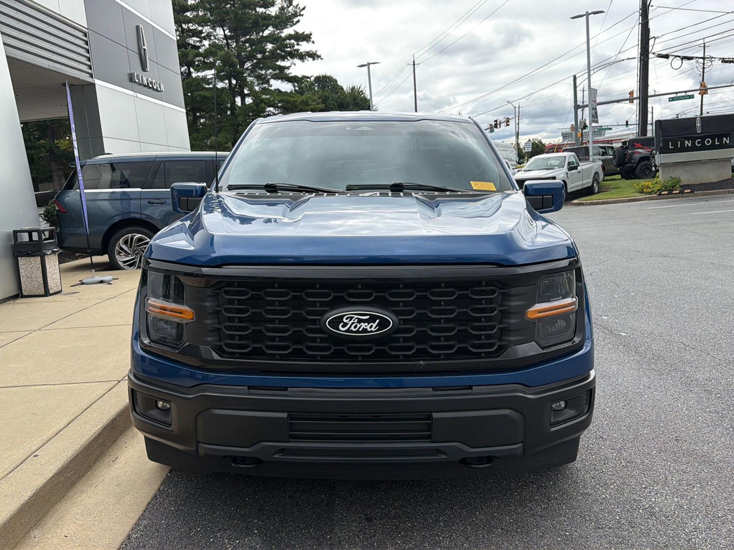 Used 2024 Atlas Blue Metallic Ford XL image 7