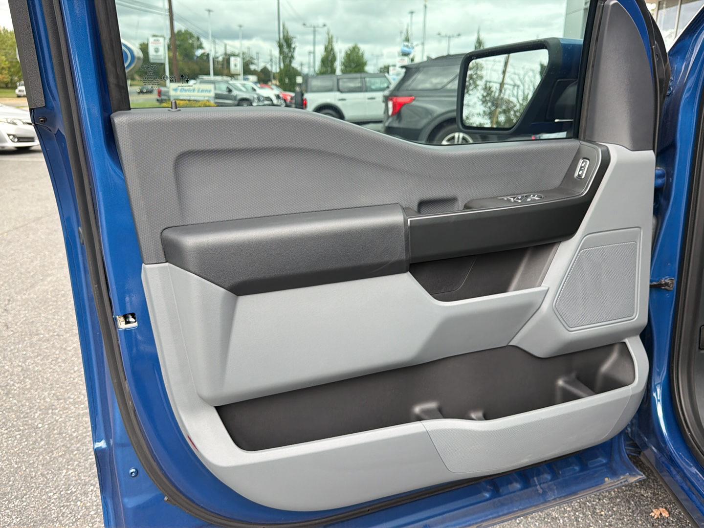 Used 2024 Atlas Blue Metallic Ford XL image 9