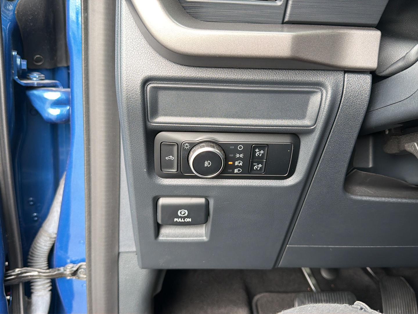 Used 2024 Atlas Blue Metallic Ford XL image 16