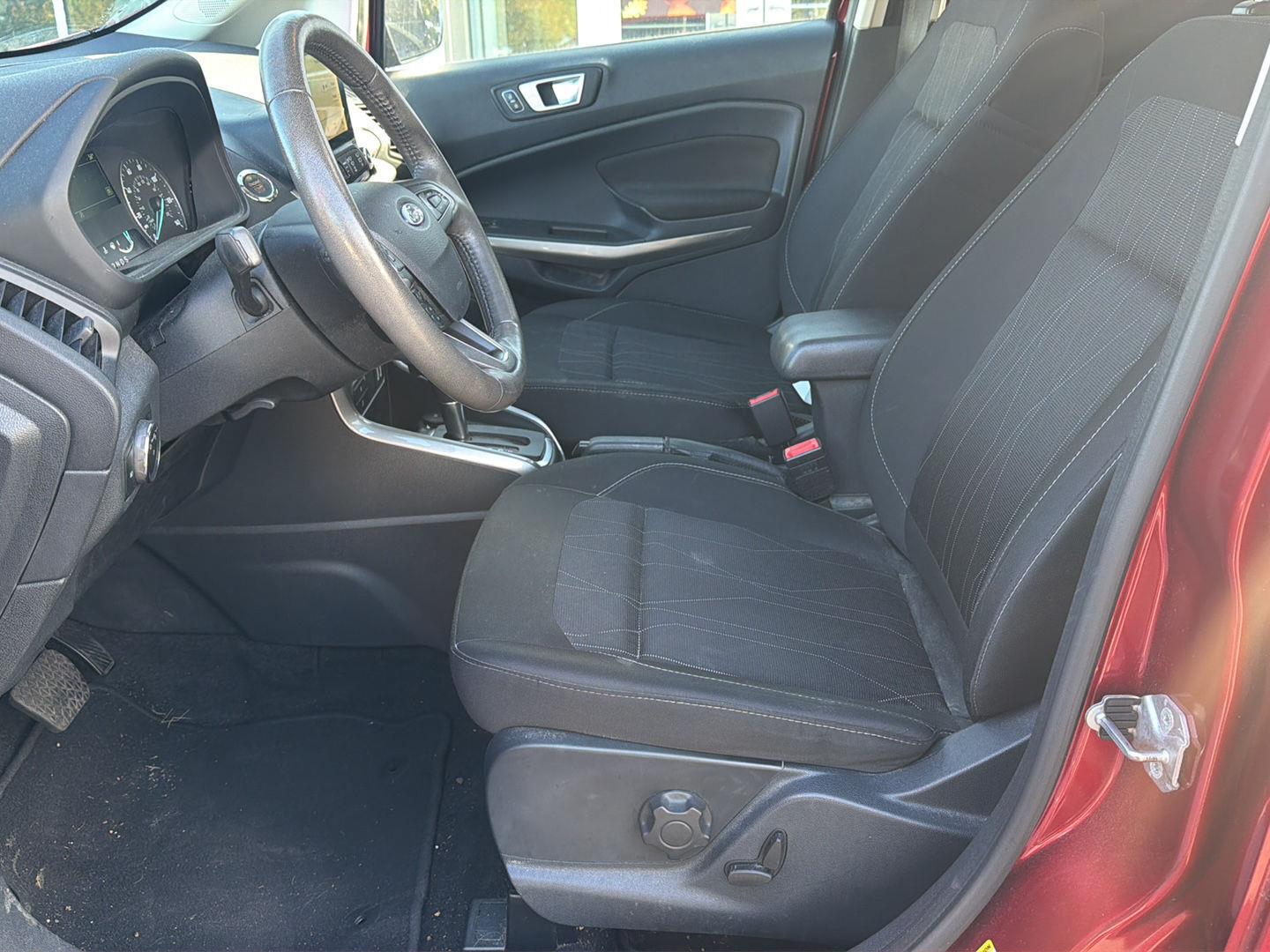 Used 2018 Ruby Red Metallic Tinted Clearcoat Ford SE image 9