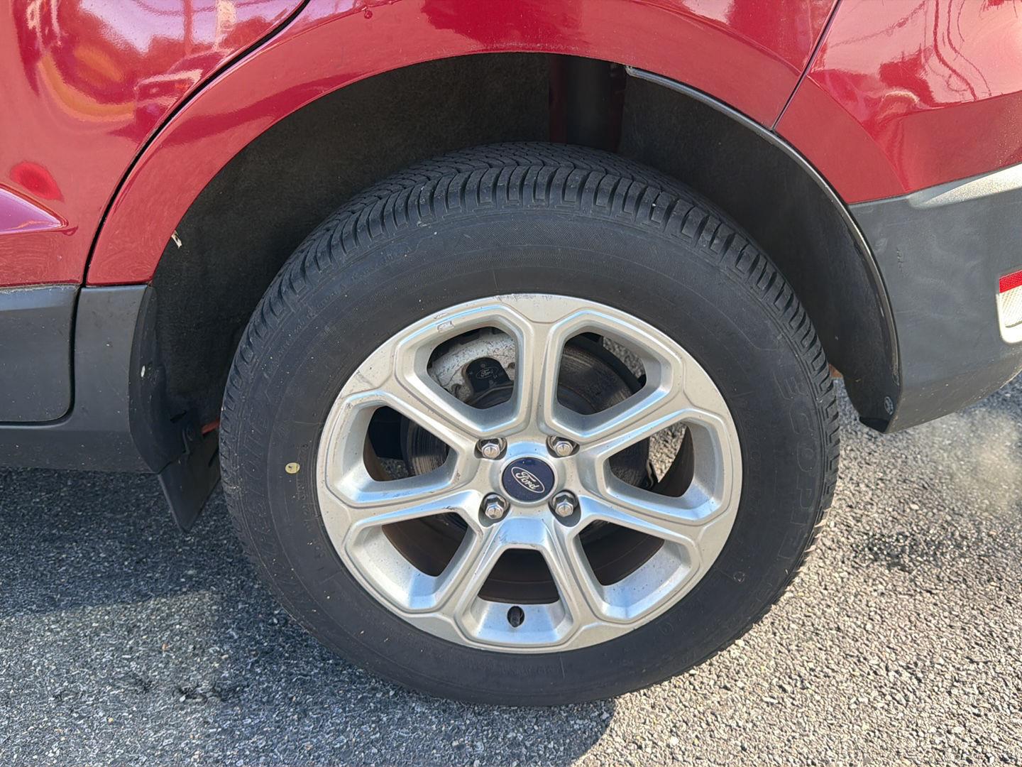 Used 2018 Ruby Red Metallic Tinted Clearcoat Ford SE image 21