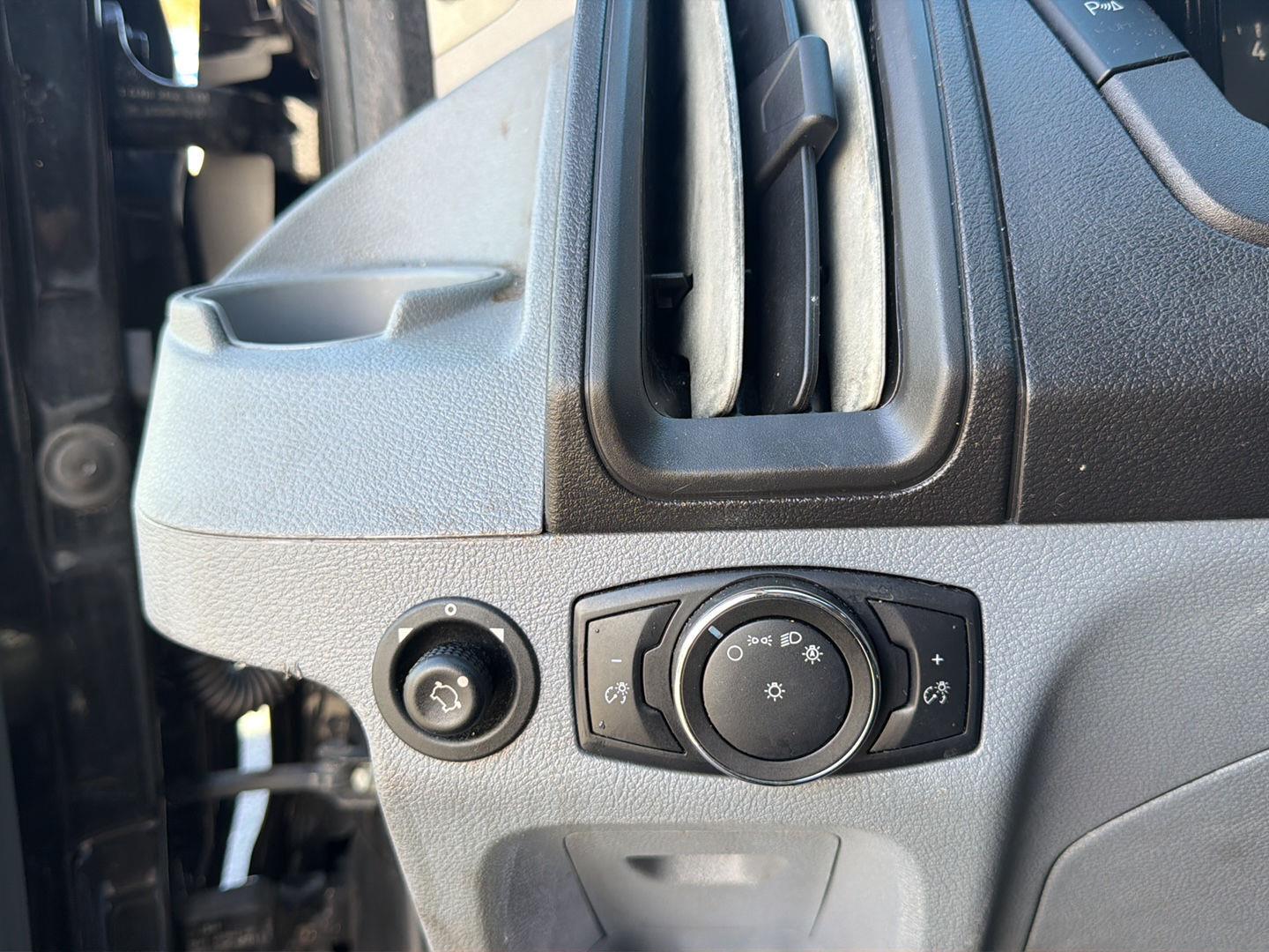 Used 2019 Shadow Black Ford XLT image 18