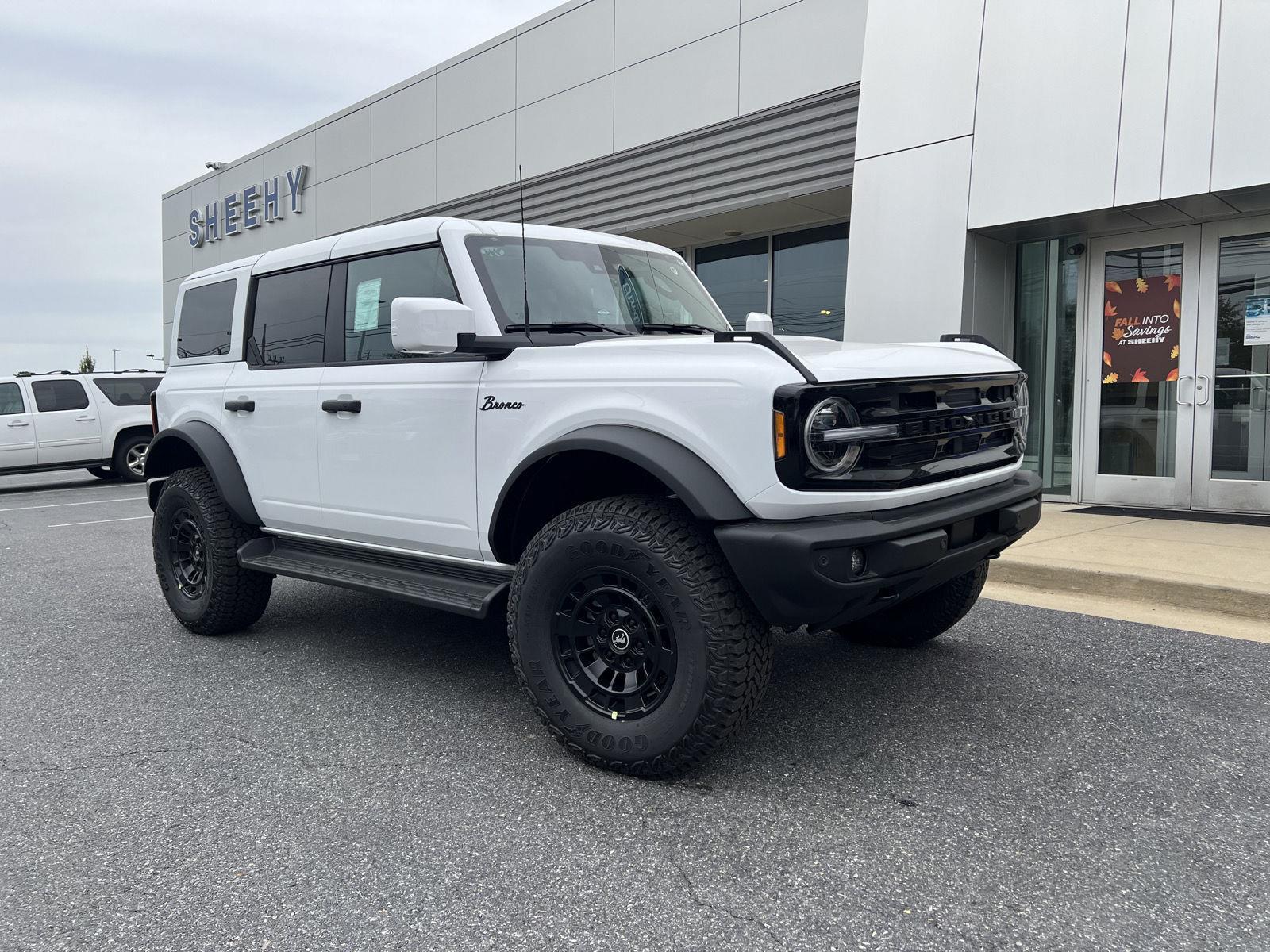 Oxford White 2026 Ford Bronco SUV / Crossover Four-Wheel Drive Automatic