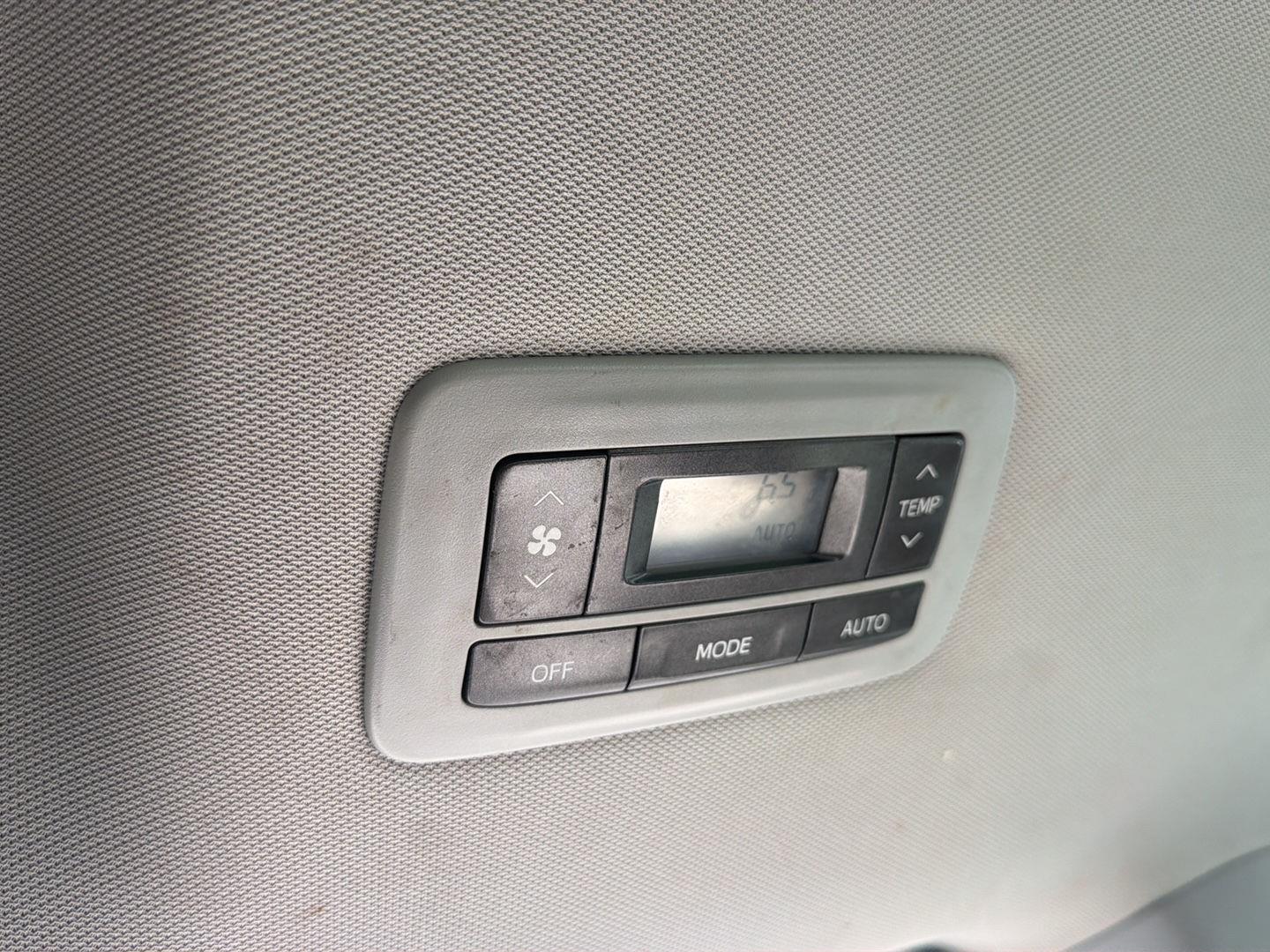 Used 2015 Silver Sky Metallic Toyota XLE Premium 8-Passenger image 22