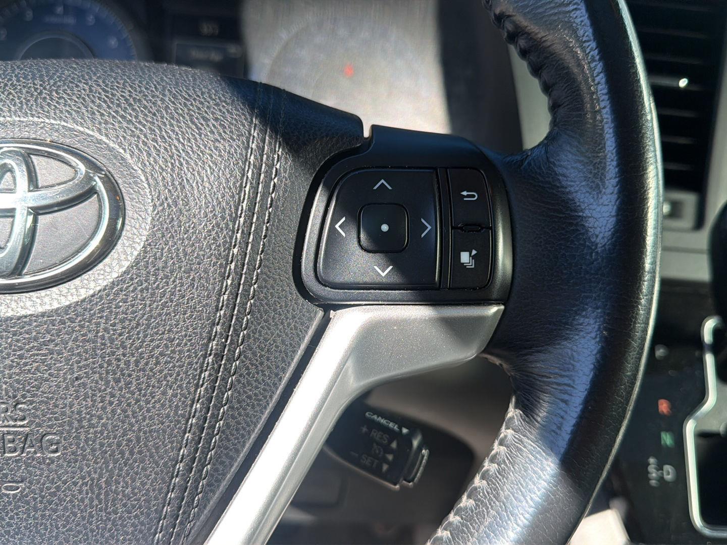 Used 2015 Silver Sky Metallic Toyota XLE Premium 8-Passenger image 24