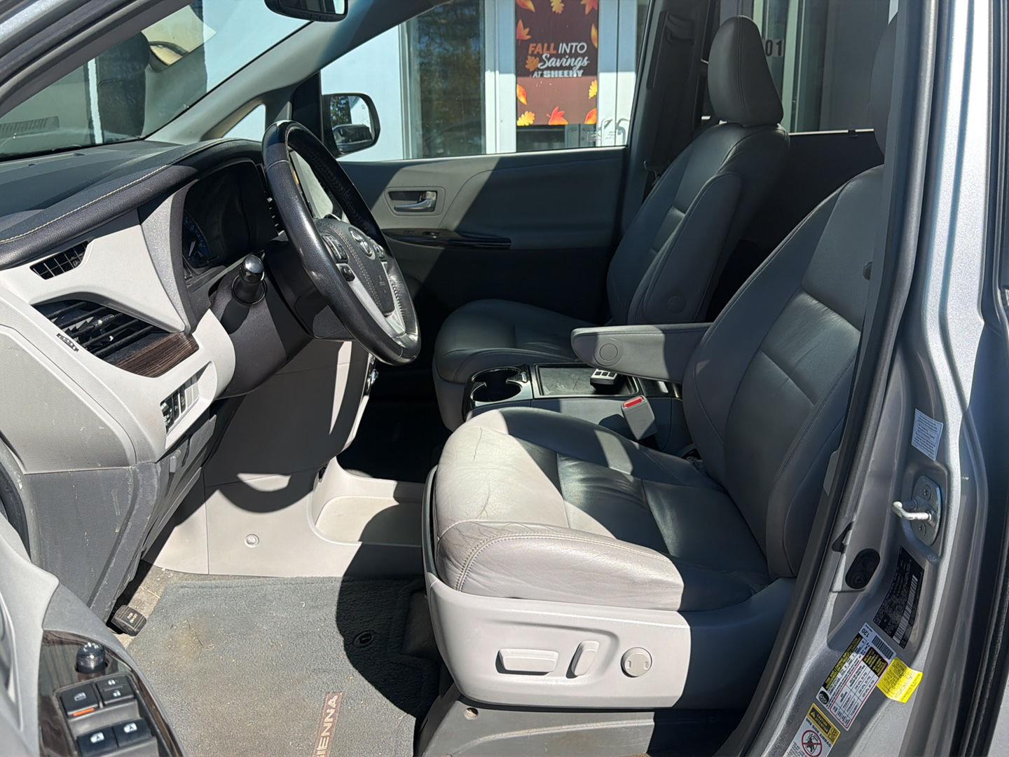 Used 2015 Silver Sky Metallic Toyota XLE Premium 8-Passenger image 9