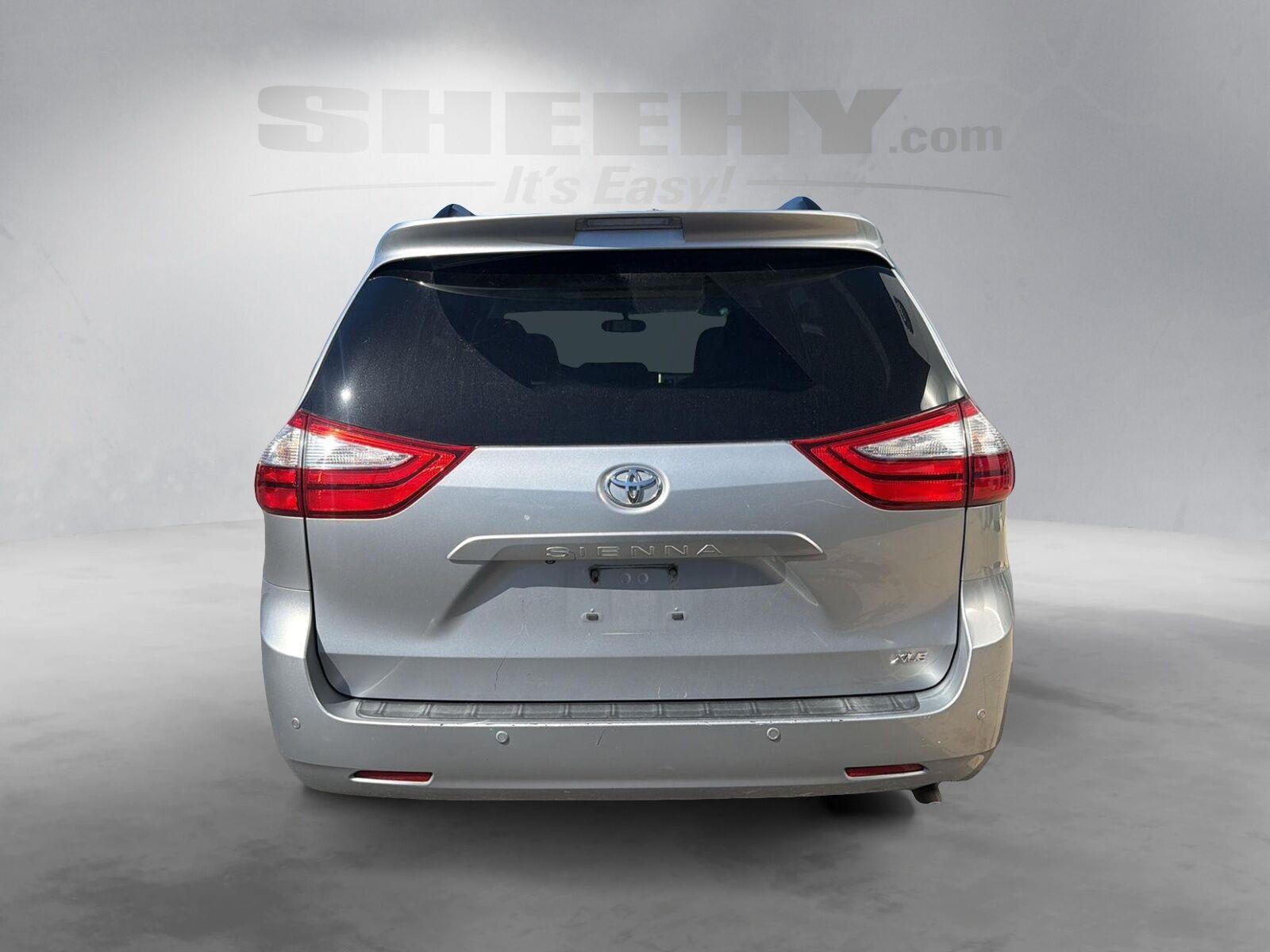 Used 2015 Silver Sky Metallic Toyota XLE Premium 8-Passenger image 15