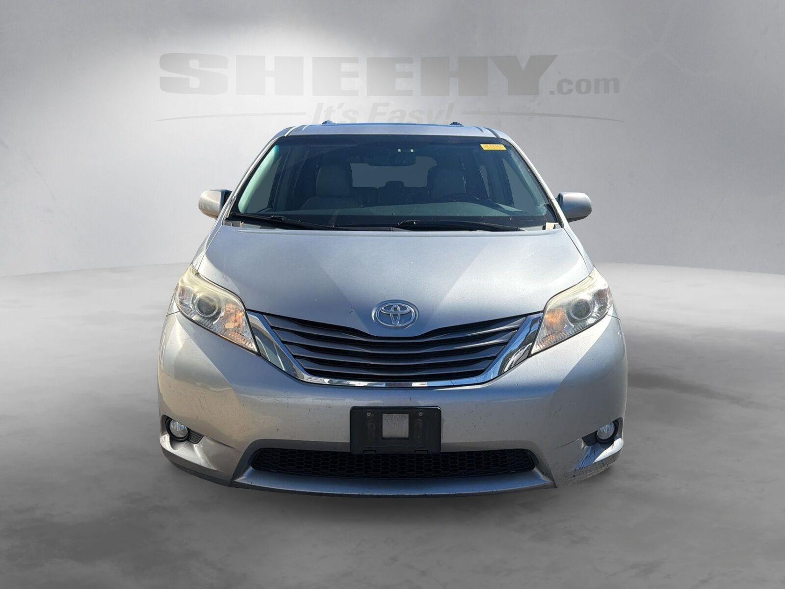 Used 2015 Silver Sky Metallic Toyota XLE Premium 8-Passenger image 17