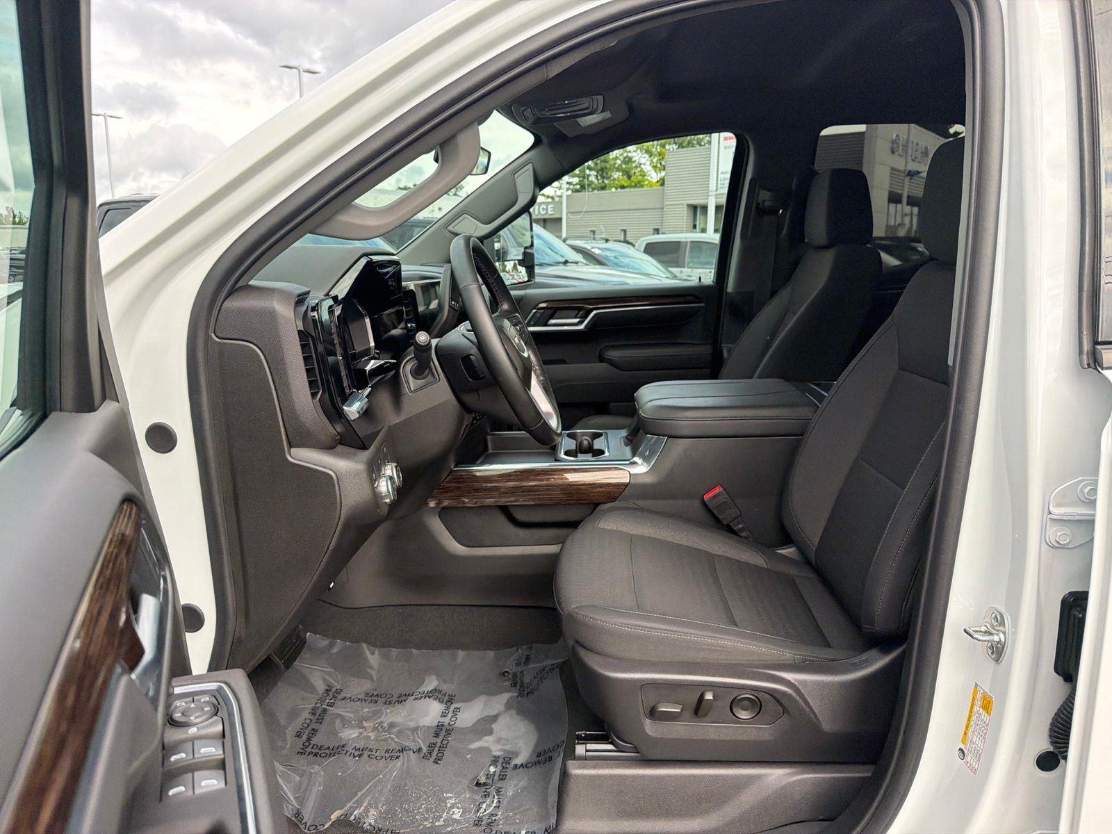 Used 2025 Summit White GMC Elevation image 9