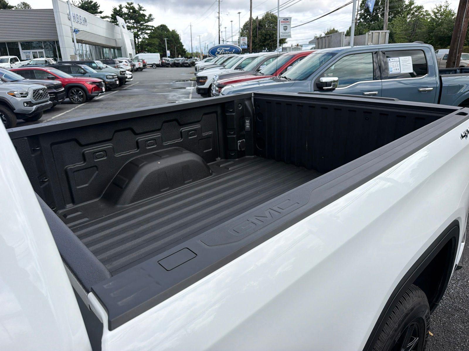 Used 2025 Summit White GMC Elevation image 26