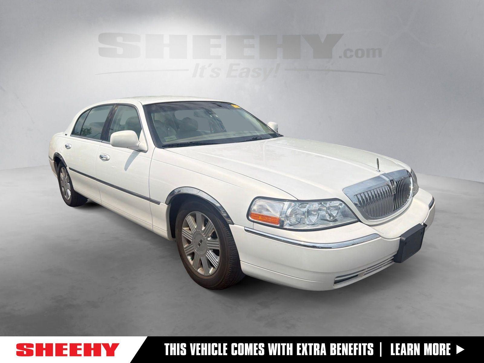 2003 Lincoln Town Car Sedan Rear-Wheel Drive 4-Speed Automatic