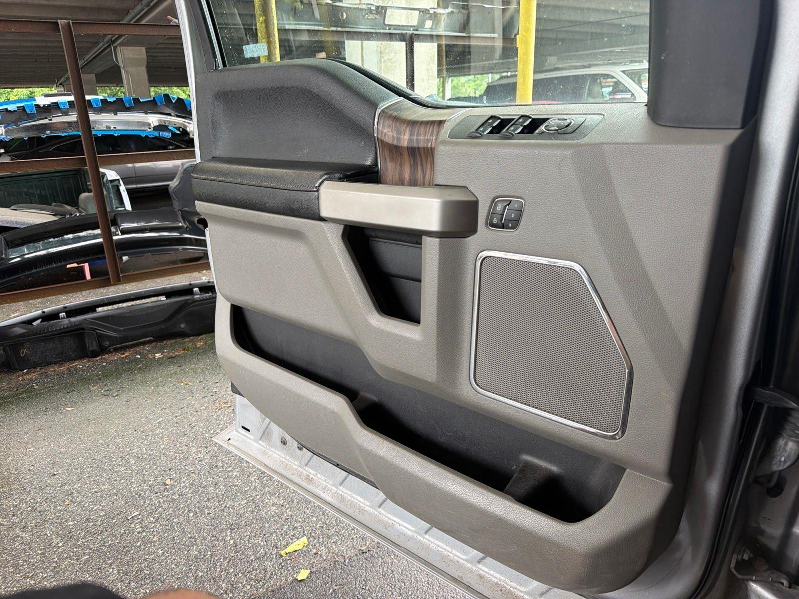 Used 2020 Iconic Silver Metallic Ford LARIAT image 21