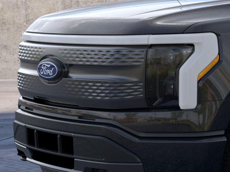 2025 Ford F-150 Lightning XLT - Photo 17