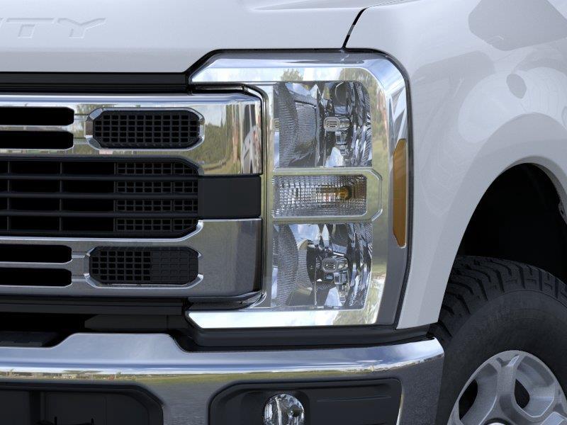 New 2026 Oxford White Ford XLT image 18