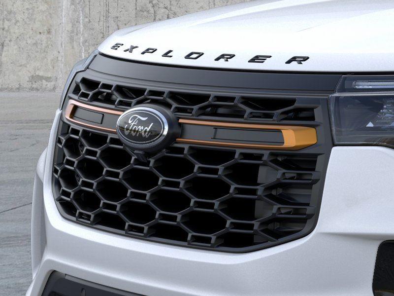 New 2026 Star White Metallic Tri-Coat Ford Tremor image 17
