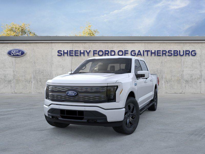 New 2025 Oxford White Ford LARIAT image 3