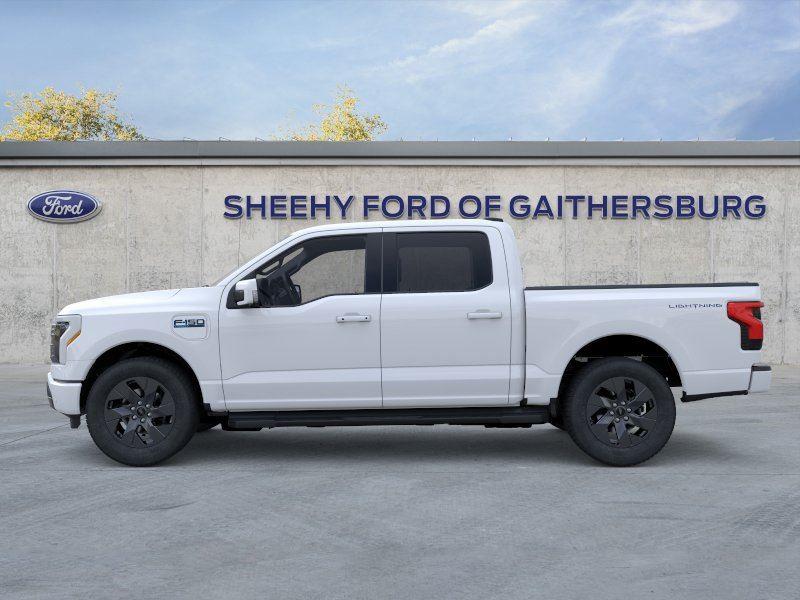 New 2025 Oxford White Ford LARIAT image 4