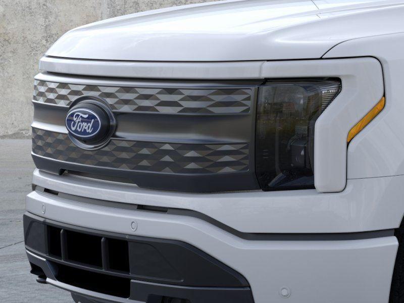 New 2025 Oxford White Ford LARIAT image 17
