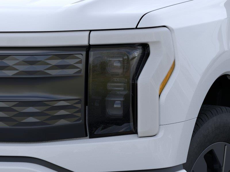 New 2025 Oxford White Ford LARIAT image 18