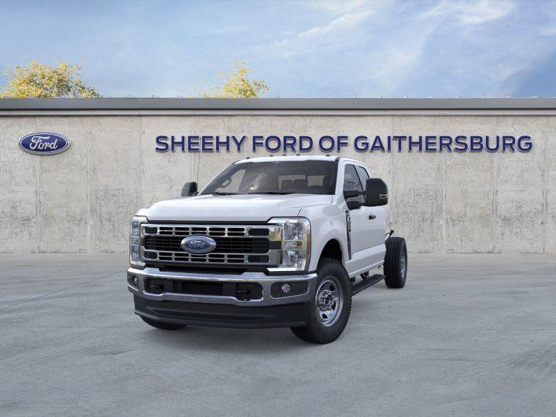 New 2026 Oxford White Ford XL image 3