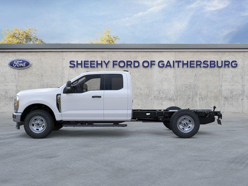 New 2026 Oxford White Ford XL image 4