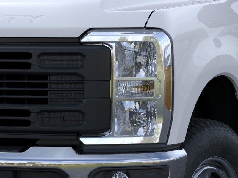 New 2026 Oxford White Ford XL image 18