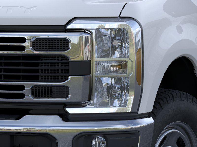 New 2026 Oxford White Ford XL image 18