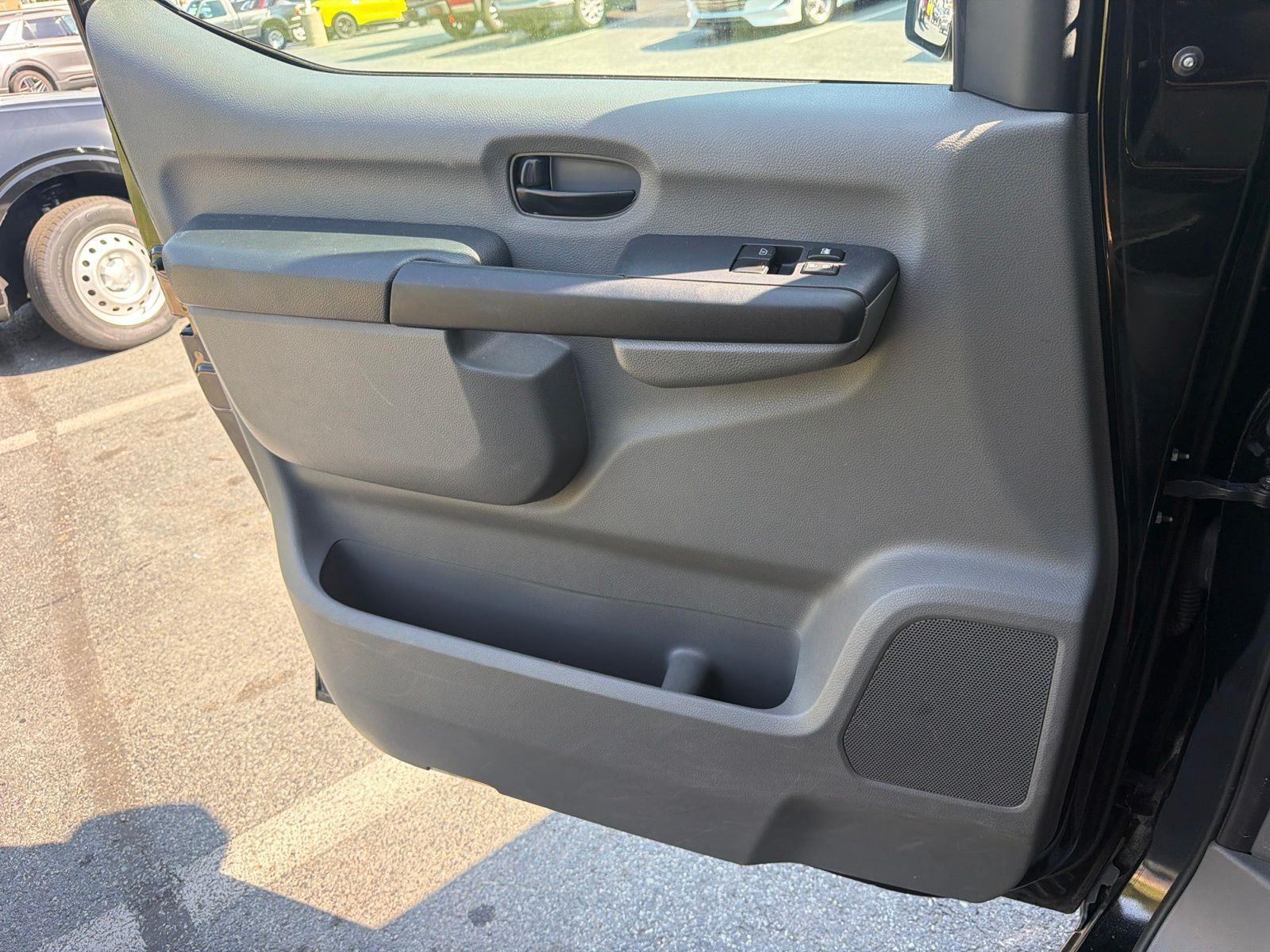 Used 2018 Black Nissan NV3500 HD SL image 24