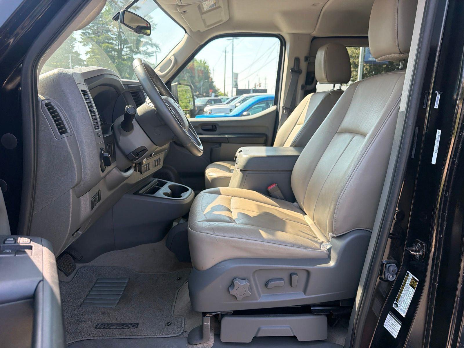 Used 2018 Black Nissan NV3500 HD SL image 8