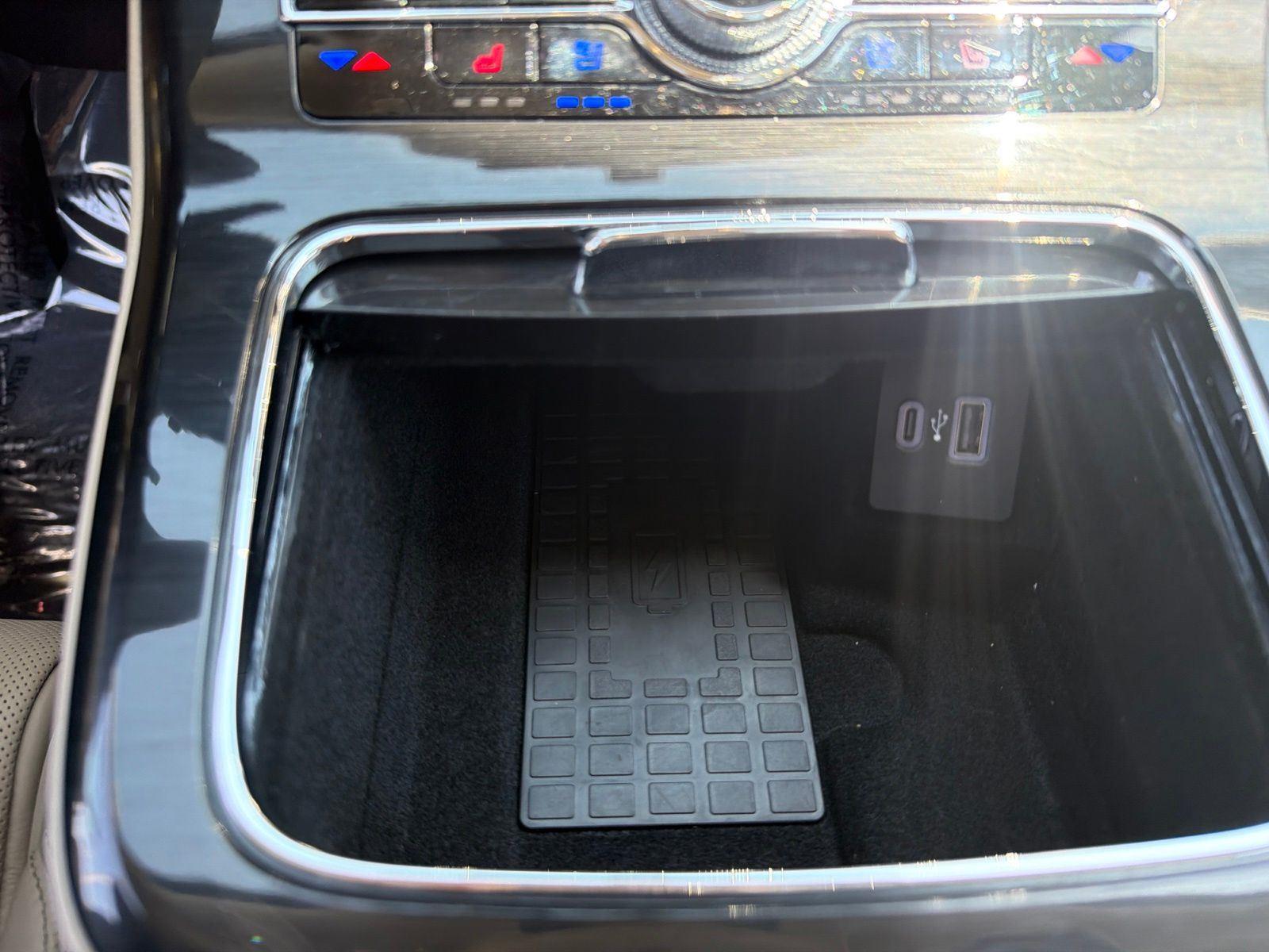 Used 2023 Pristine White Lincoln Reserve image 22