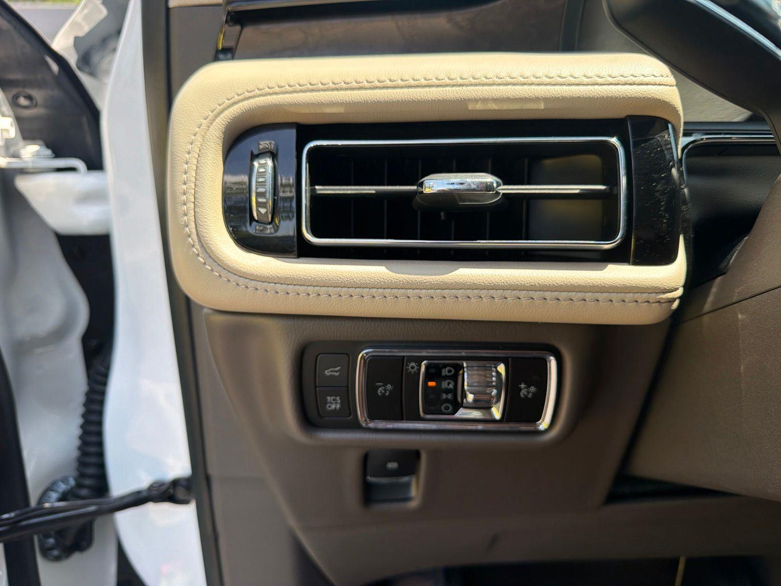 Used 2023 Pristine White Lincoln Reserve image 24