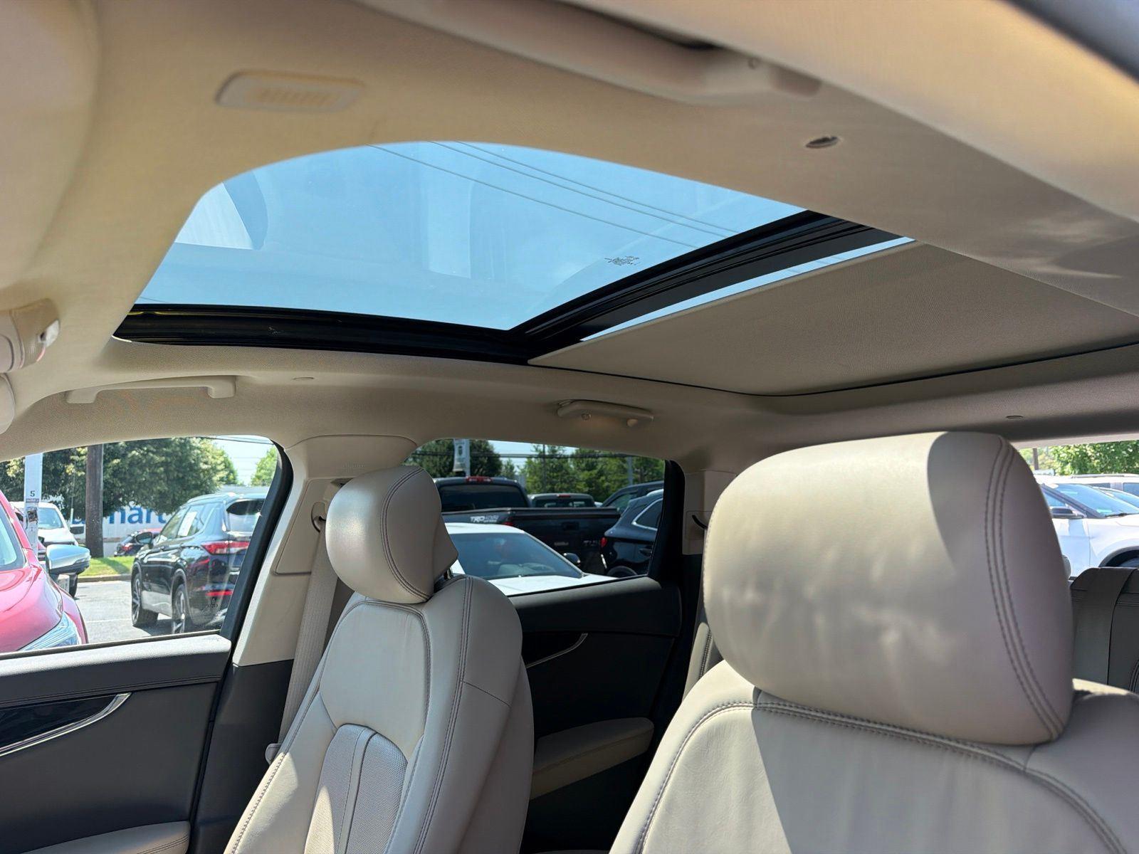 Used 2023 Pristine White Lincoln Reserve image 10
