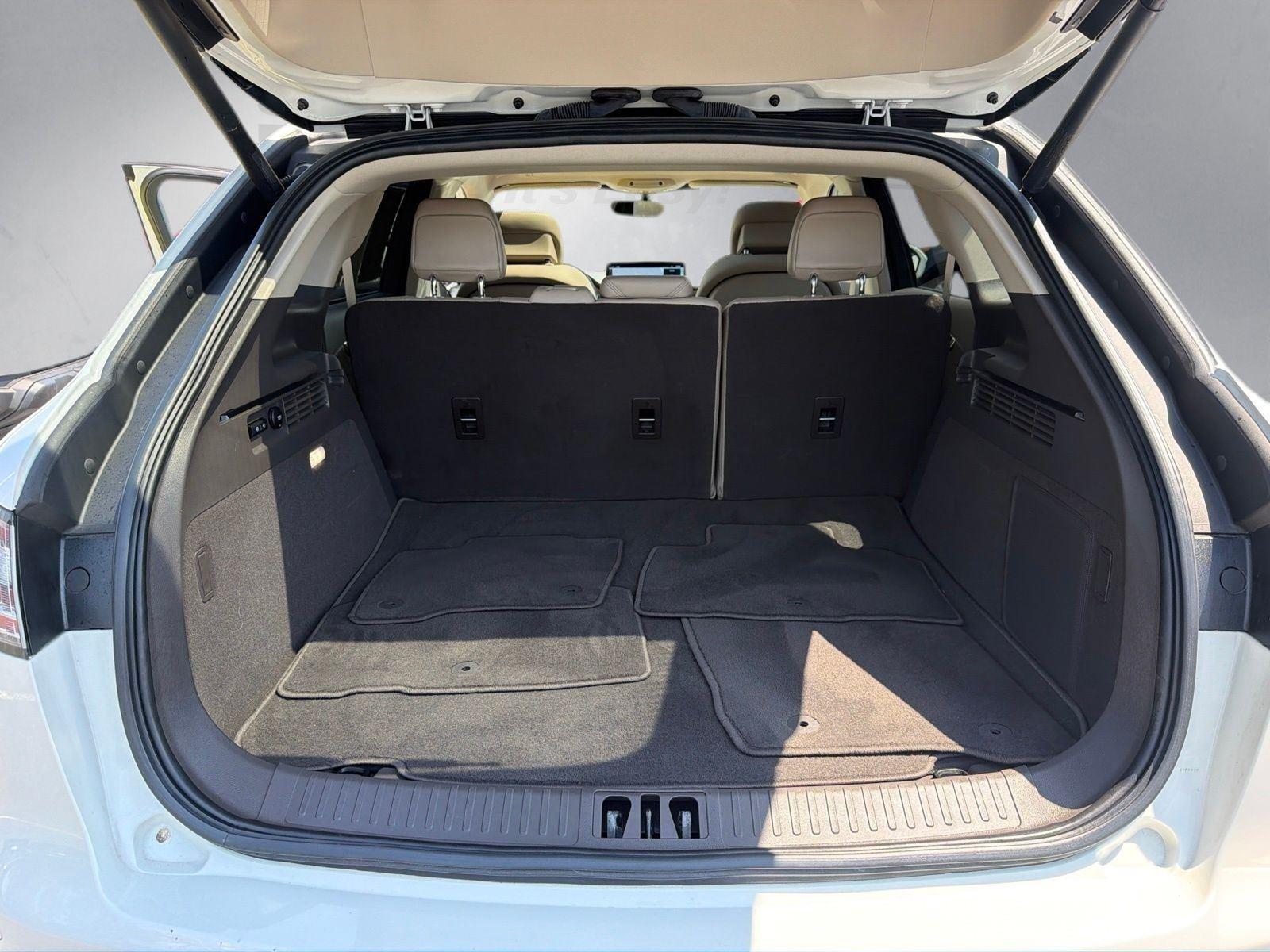 Used 2023 Pristine White Lincoln Reserve image 25