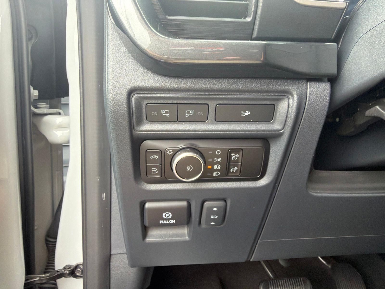 Used 2023 Avalanche Ford XLT image 18