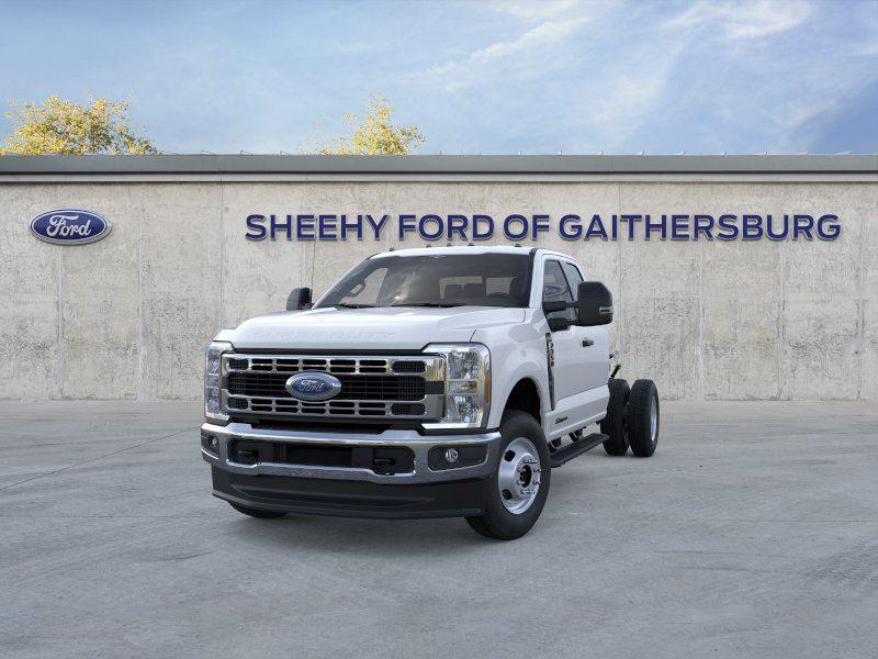 New 2026 Oxford White Ford XL image 3