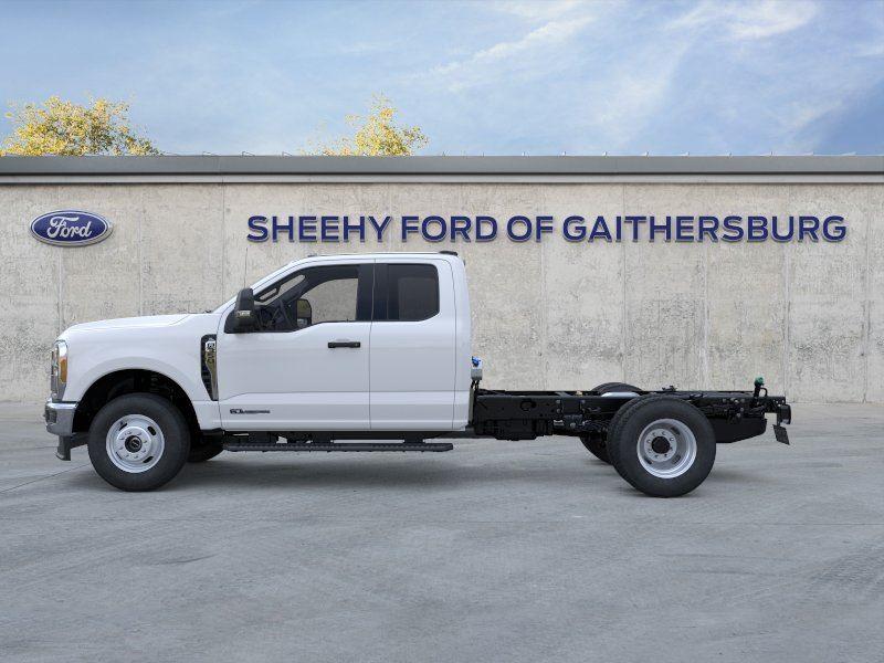 New 2026 Oxford White Ford XL image 4