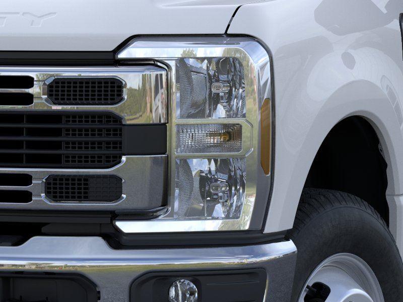 New 2026 Oxford White Ford XL image 18