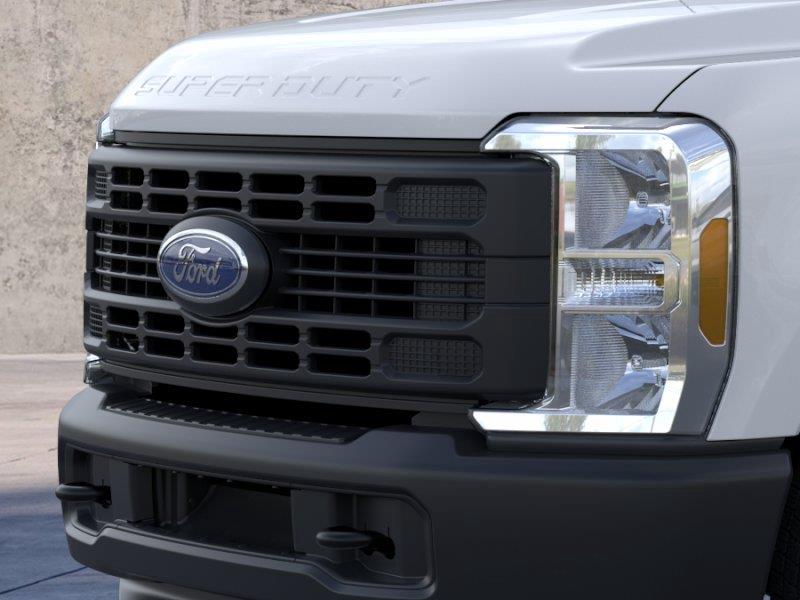 New 2026 Oxford White Ford XL image 17