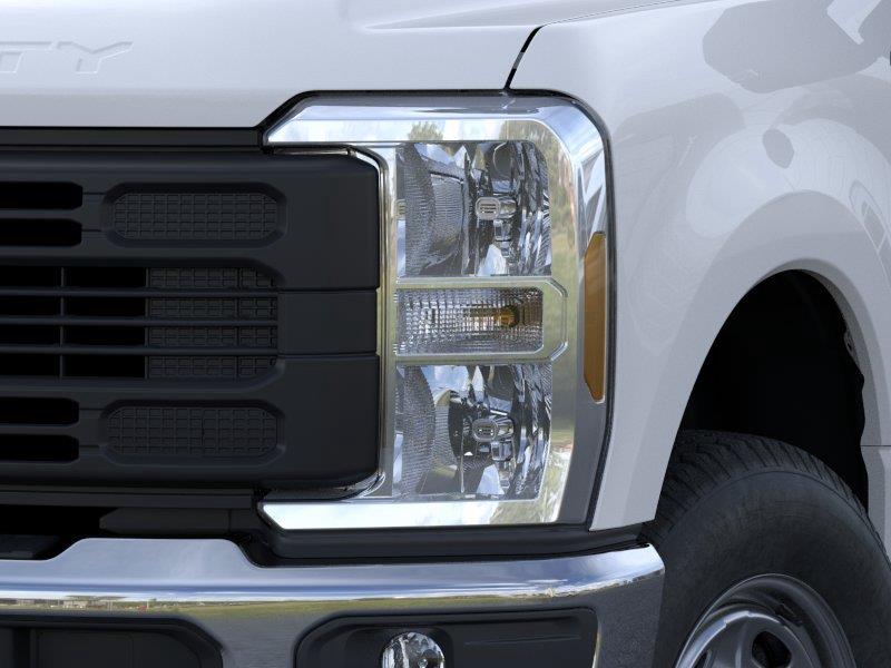 New 2026 Oxford White Ford XL image 18