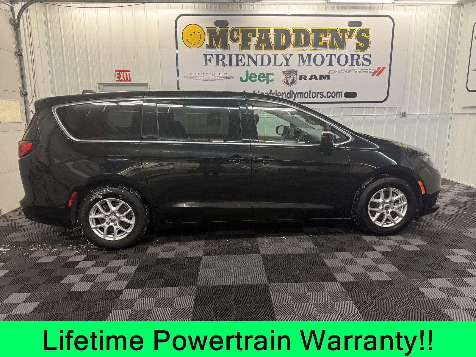 2023 Chrysler Voyager LX FWD