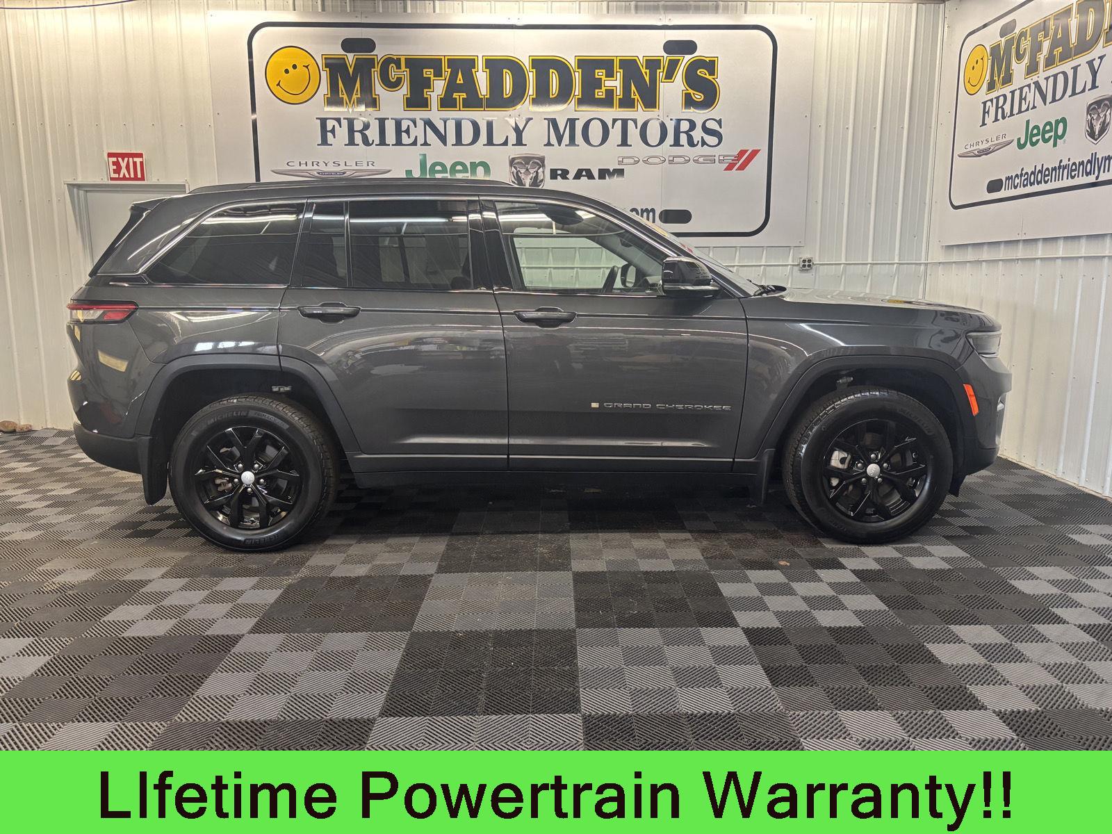 Baltic Gray Metallic Clearcoat 2023 Jeep Grand Cherokee Limited 4WD SUV / Crossover Four-Wheel Drive 8-Speed Automatic