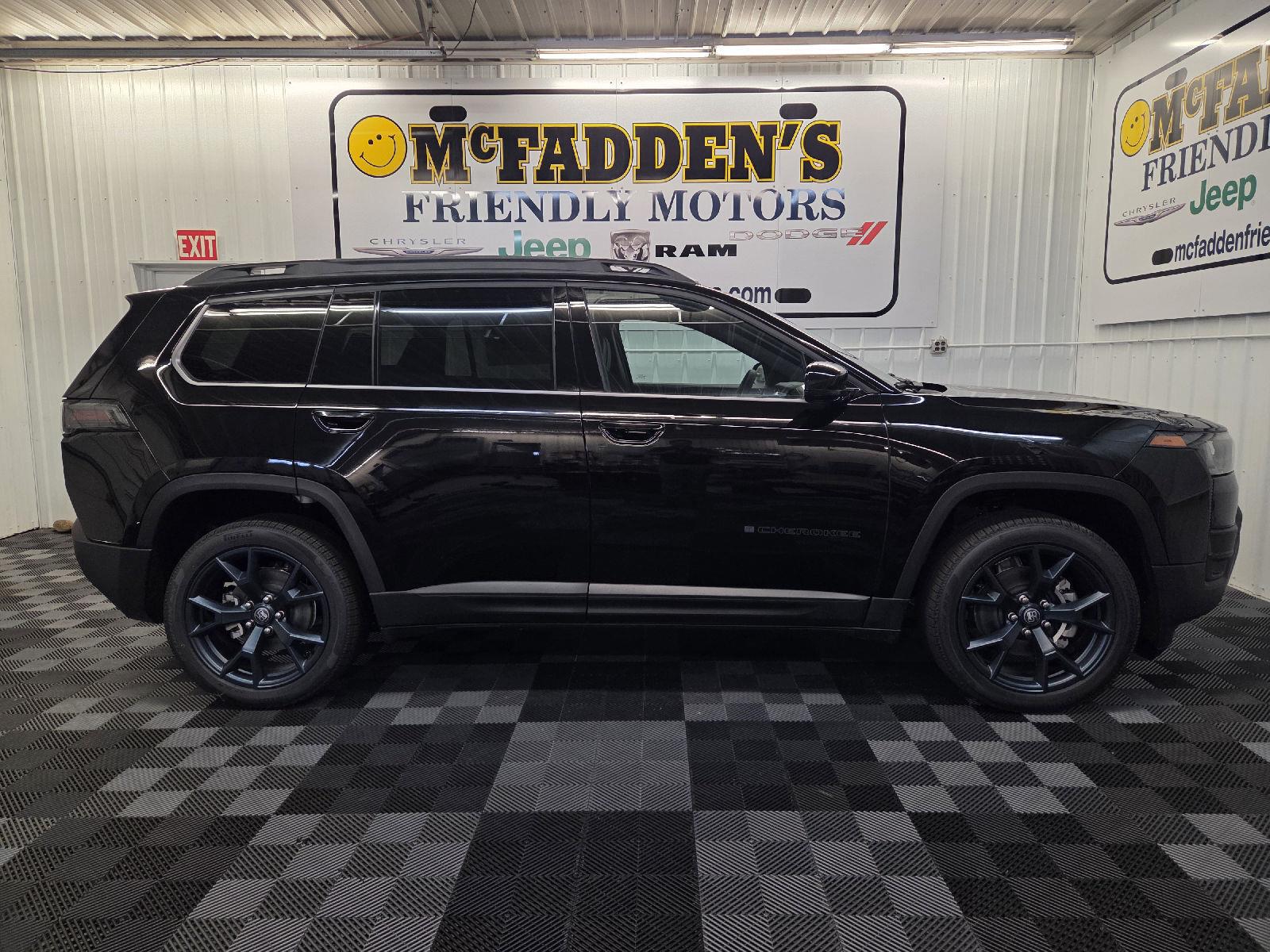 Diamond Black Crystal Pearlcoat 2026 Jeep Cherokee SUV / Crossover Four-Wheel Drive Automatic