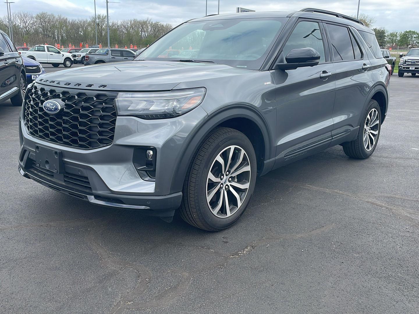 Carbonized Gray Metallic 2026 Ford Explorer ST-Line AWD SUV / Crossover All-Wheel Drive Automatic