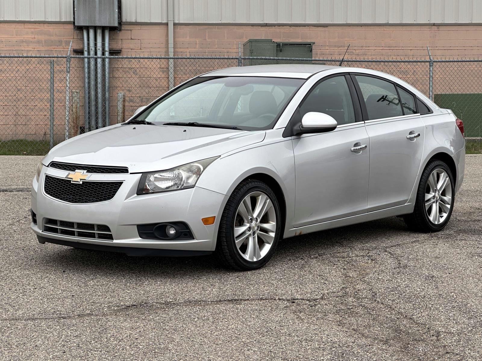 Silver Ice Metallic 2014 Chevrolet Cruze LTZ Sedan FWD Sedan Front-Wheel Drive 6-Speed Automatic Overdrive
