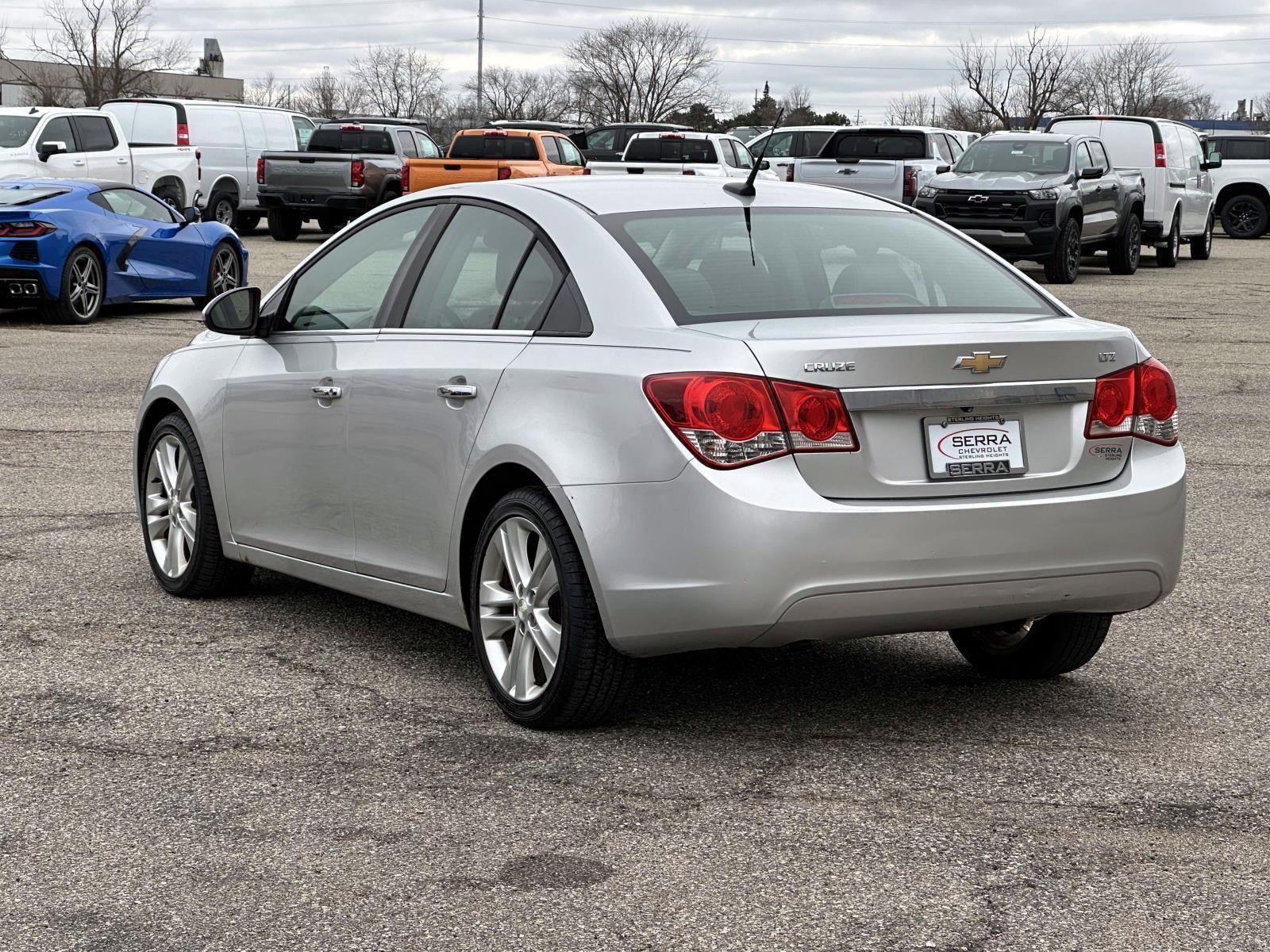 View vehicle photo 3