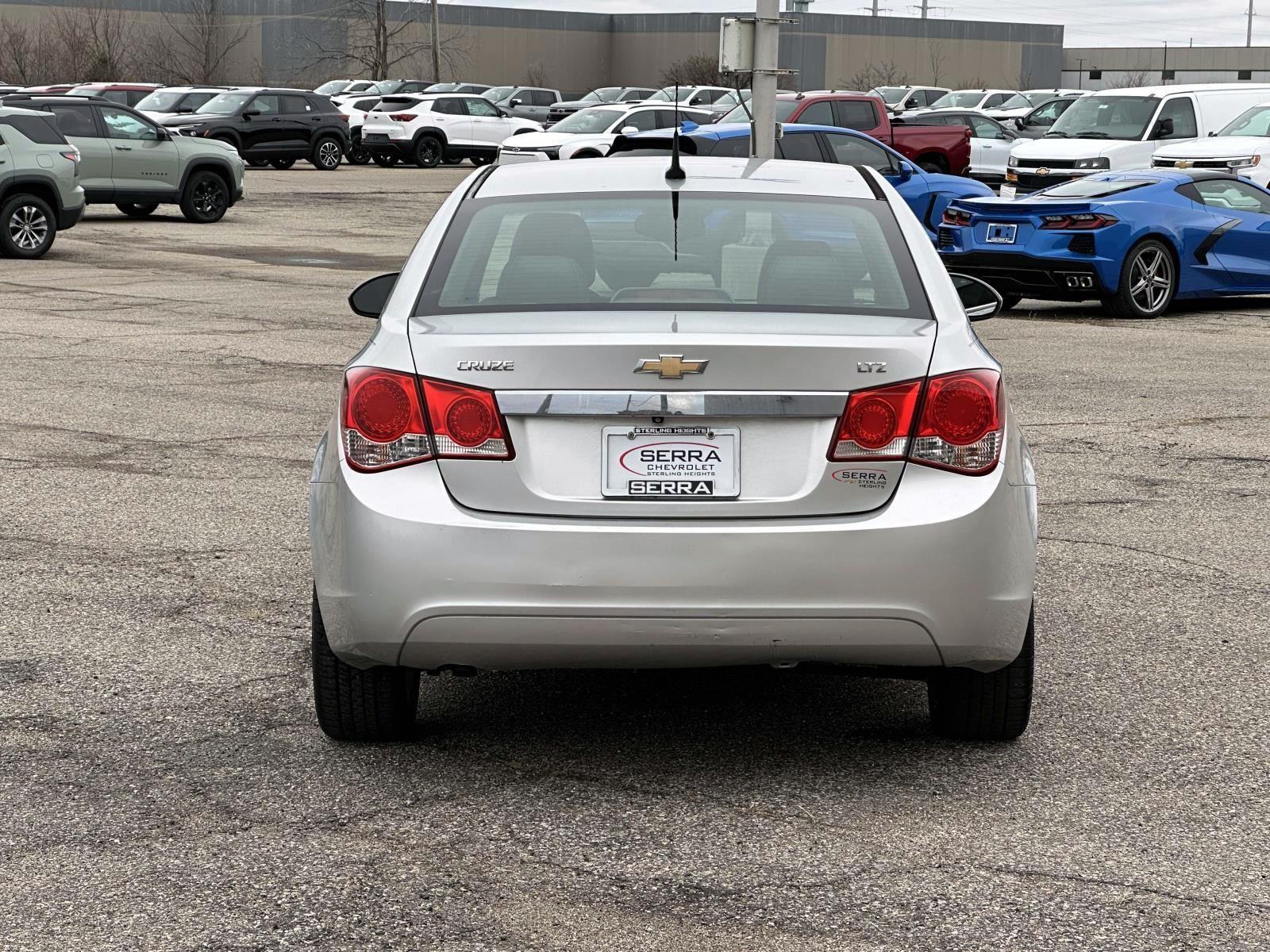 View vehicle photo 4