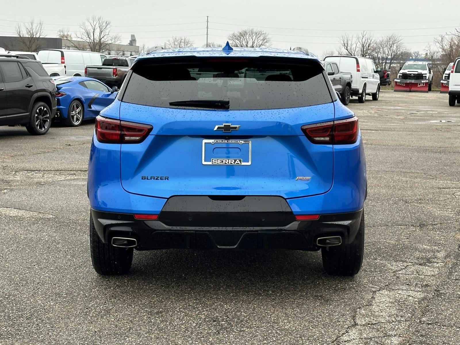 View vehicle photo 4