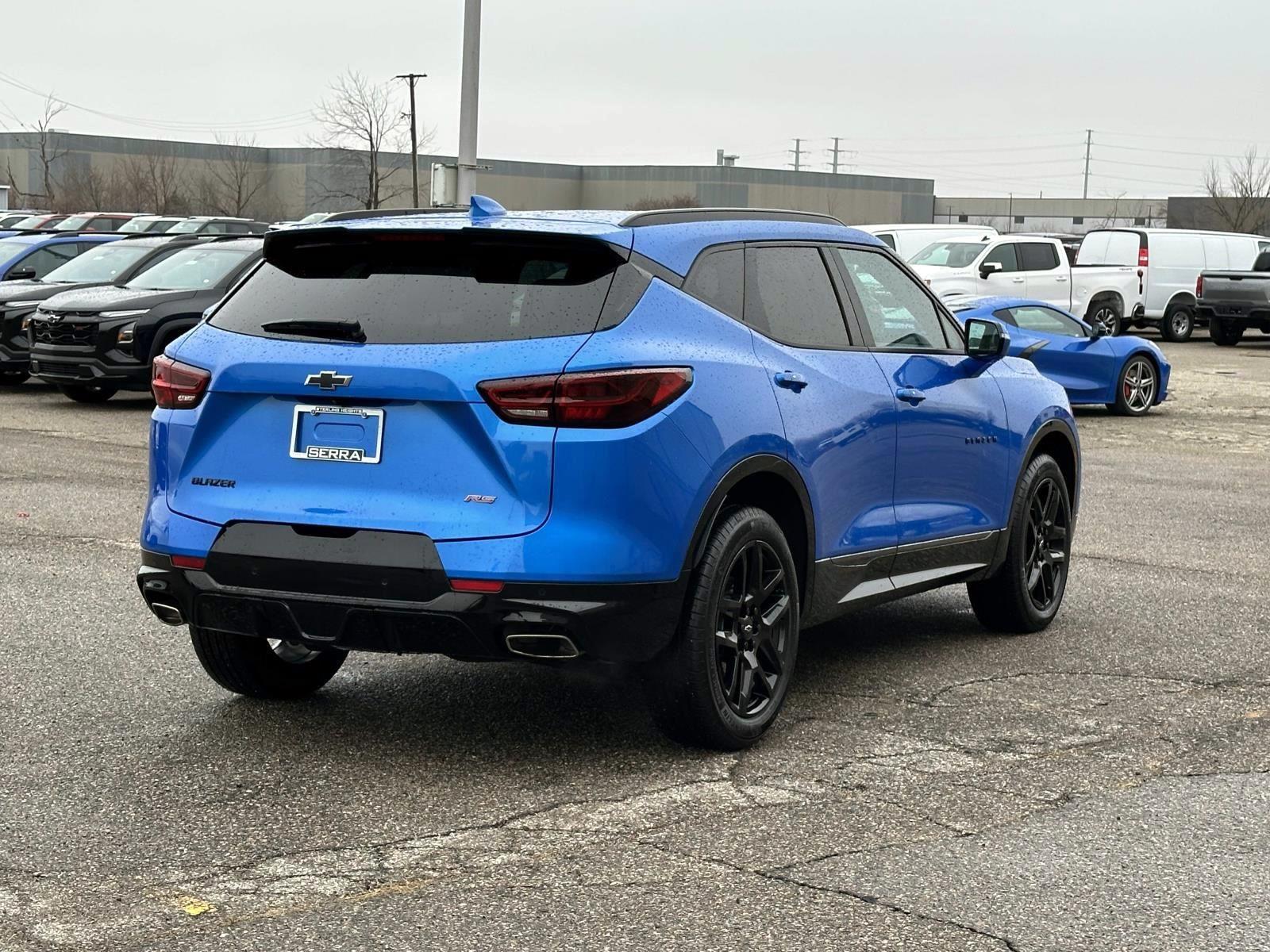 View vehicle photo 5