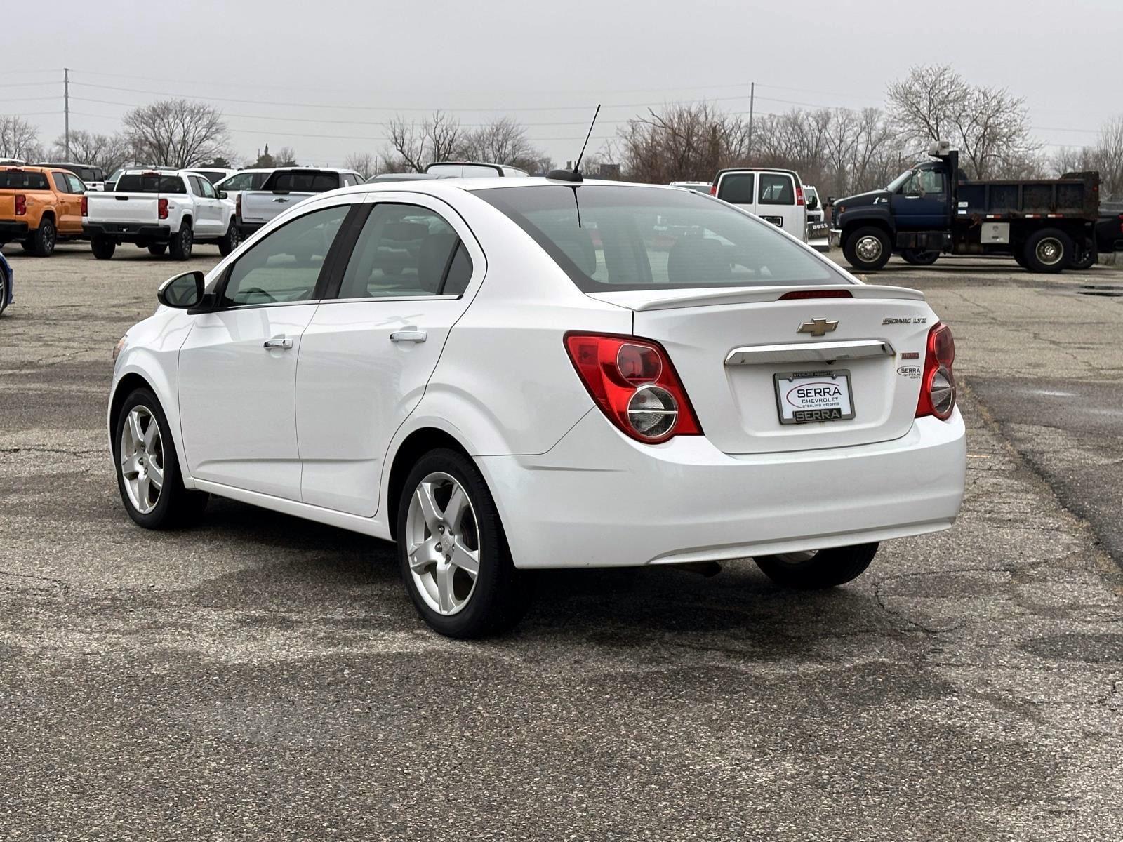 View vehicle photo 3