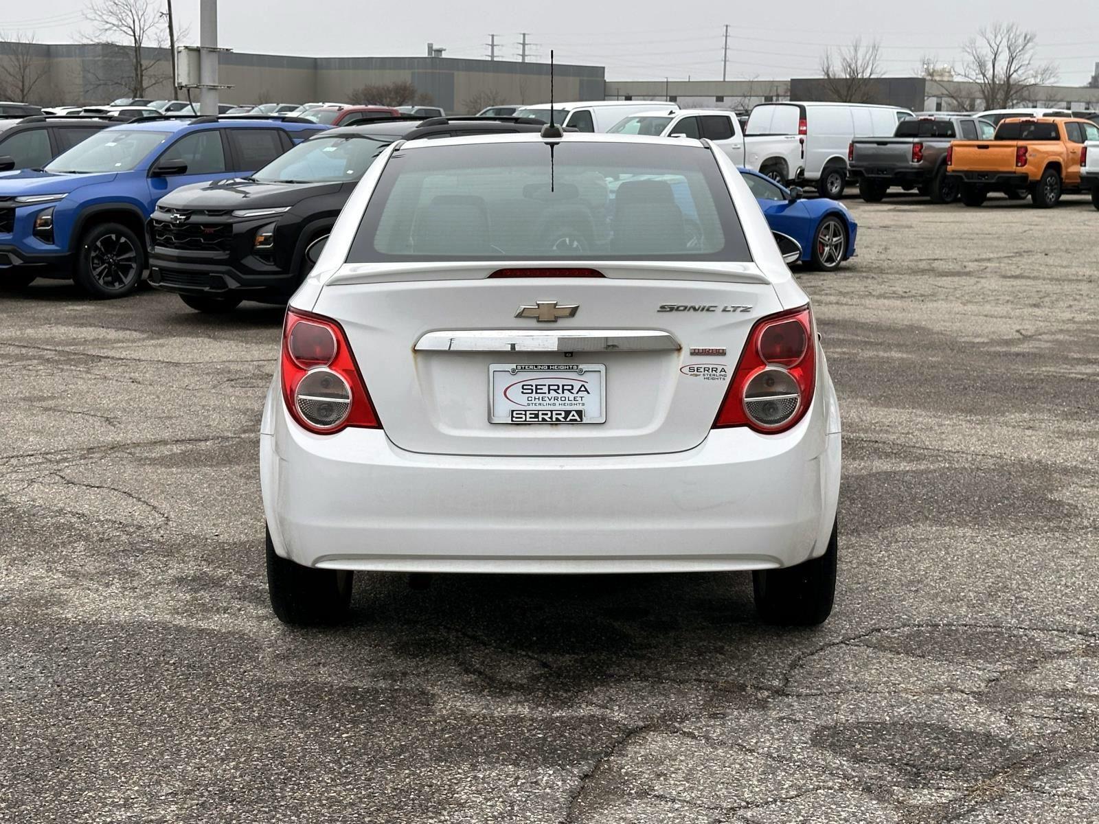 View vehicle photo 4